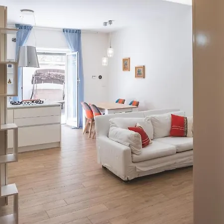 Cozy Flat With Terrace At Trastevere Train Station Rom Exterior foto